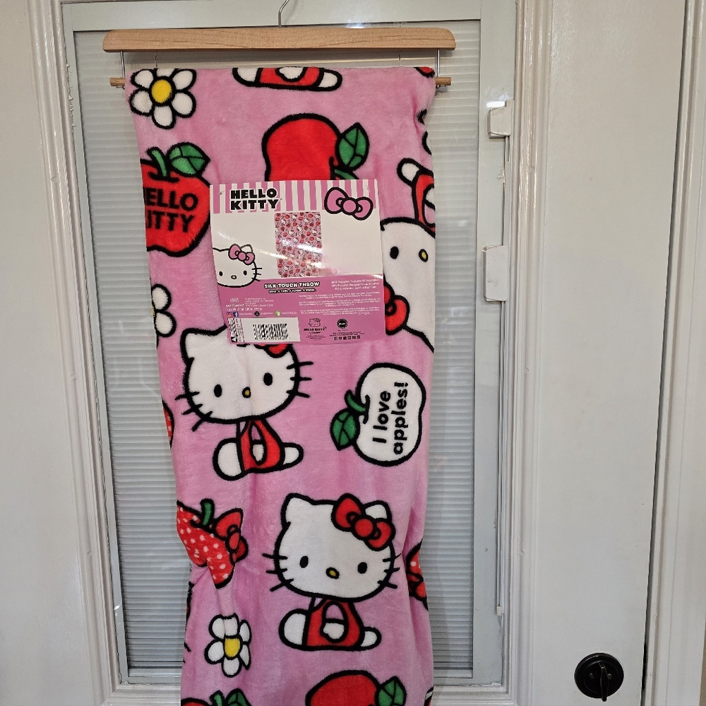 HELLO KITTY APPLE BLANKET